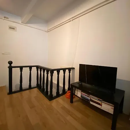 Apartamento Cihangir’in Merkezinde 1+1 Bahçeli Dubleks Daire