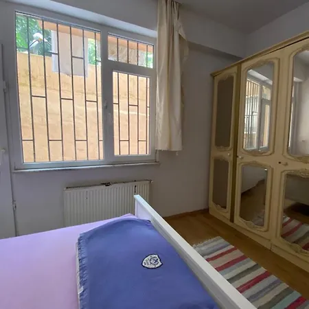 Apartamento Cihangir’in Merkezinde 1+1 Bahçeli Dubleks Daire *